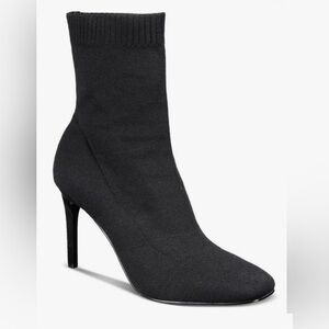 NWB INC HI HEELED BLACK SOCK ANKLE BOOT 10
